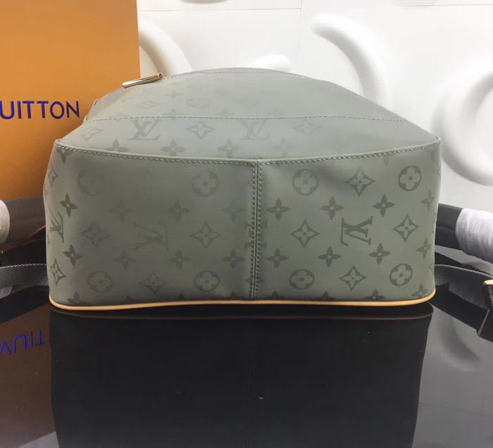 路易威登LV頂級原單2018秋冬男士新款 M43882小號雙肩包鈦金色金屬飾件 YDH1630